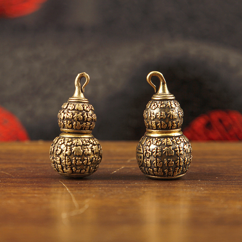 New brass gourd pendant with a central opening, featuring a hollow design that allows it to be opened; a copper gourd pendant, a decorative craft item New brass gourd pendant with a central opening, featuring a hollow design that allows it to be opened; a copper gourd pendant, a decorative craft item