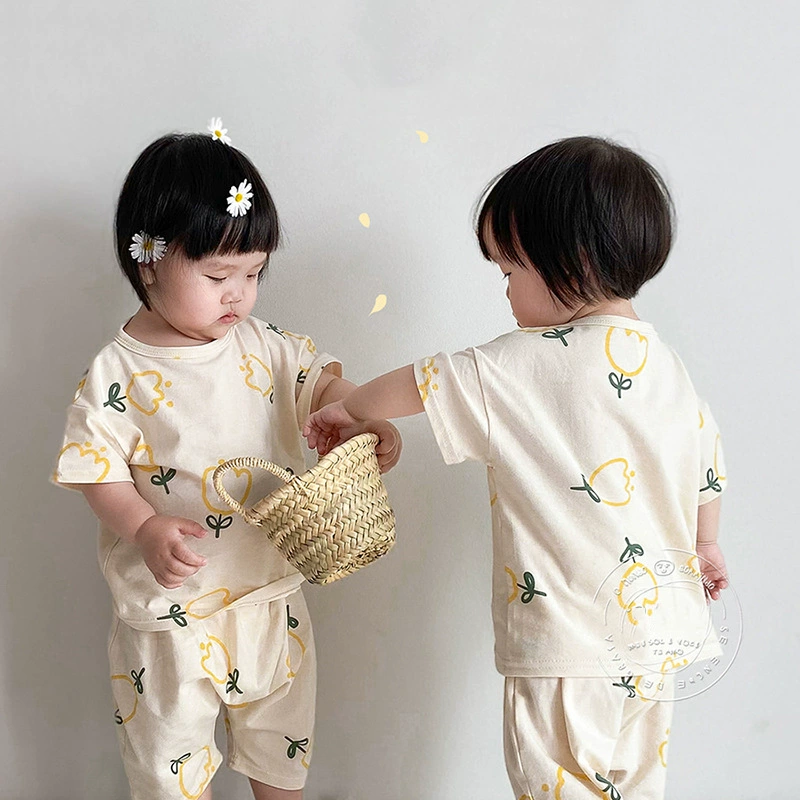 2025 Корейская версия нового летнего детского цветочного повседневного костюма, новый комплект из двух предметов: шорты с коротким рукавом для малышей
