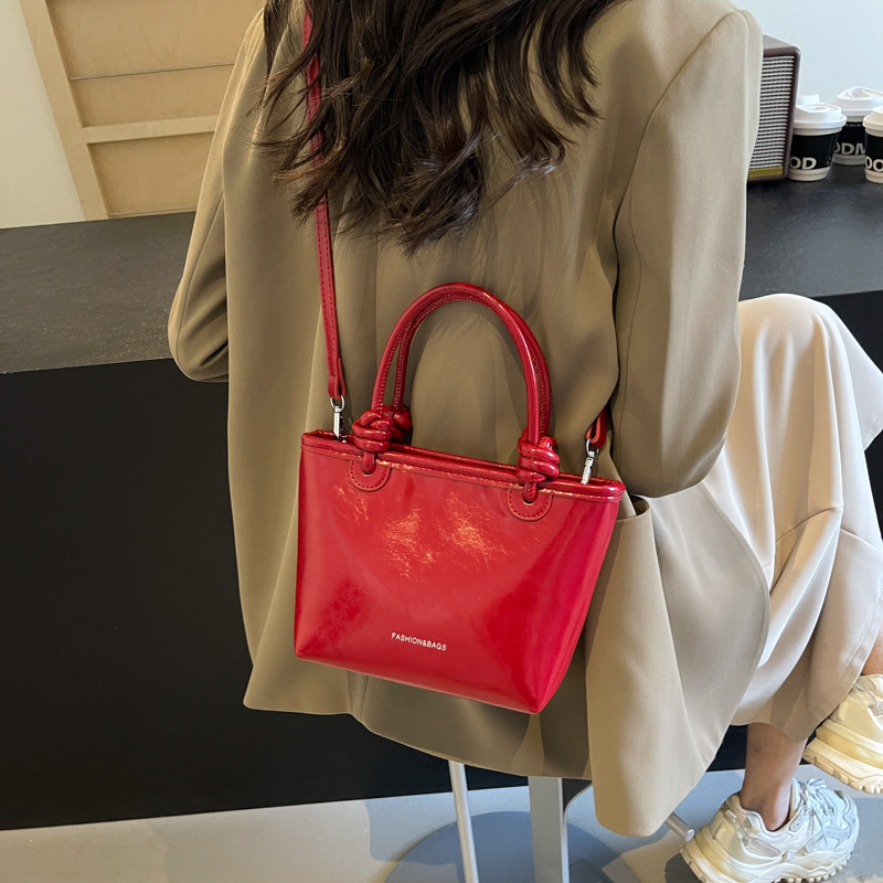 Moda nicho bolso de cubo de mano para mujeres 2024 nuevo estilo coreano simple bolso de hombro de diseño de alto nivel bolso de mochila