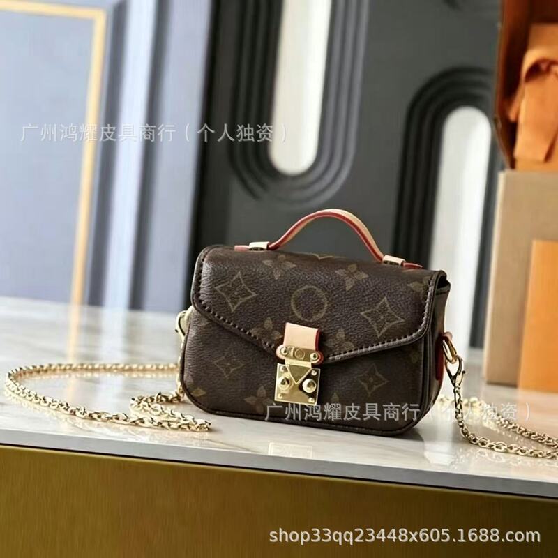 Cross-border foreign trade Guangzhou new vintage pattern small messenger bag with lock clasp, shoulder, crossbody, handbag for women, actual product with logo Cross-border foreign trade Guangzhou new vintage pattern small messenger bag with lock clasp, shoulder, crossbody, handbag for women, actual product with logo