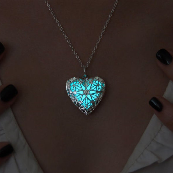 Casual Heart Shape Alloy Luminous Plating Women's Pendant Necklace display picture 2