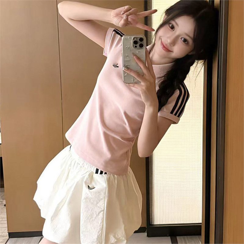 Summer Clover Embroidery Short T-Shirt for Women, Fashionable Polo Shirt, Short-Sleeved Casual T-Shirt, Slim-Fit Top with Turn-Down Collar
