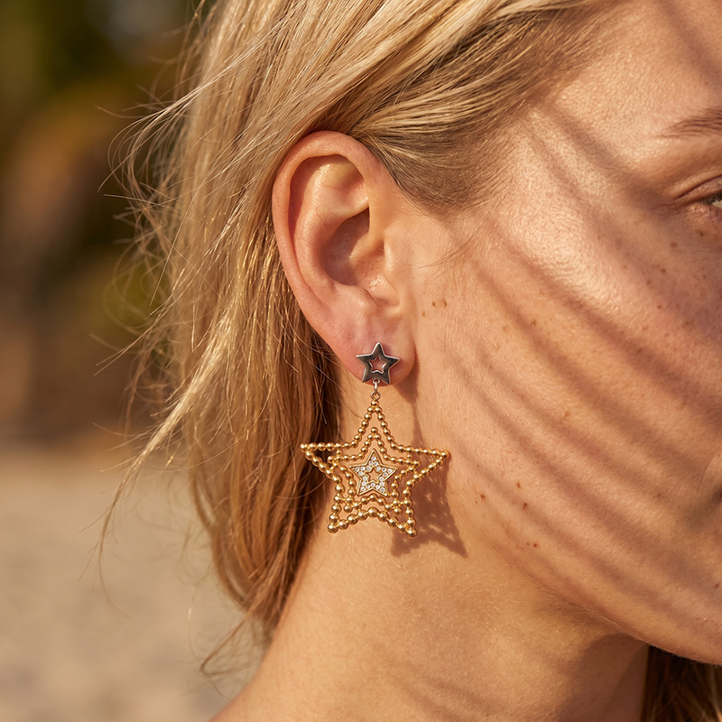 TENA Europa y los Estados Unidos acero inoxidable transfronterizo esfera dorada estrella de diseño de estilo pentagrama temperamento aretes de aretes versátiles