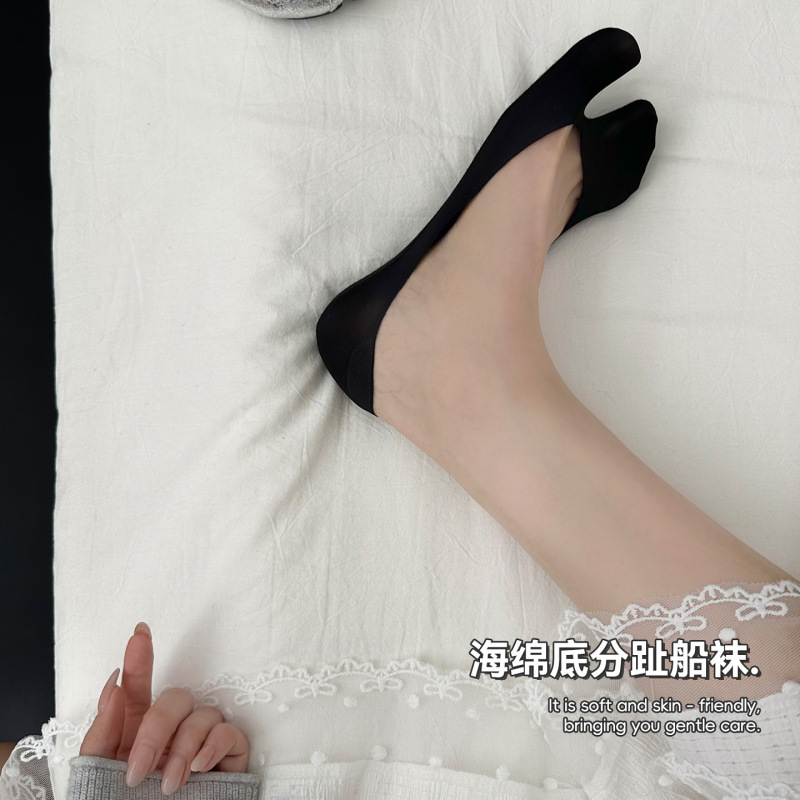 Women's Summer Thin Low-Cut Invisible Split-Toe Socks with Sponge Sole, Non-Slip, Cool Ice Silk Boat Socks Women's Summer Thin Low-Cut Invisible Split-Toe Socks with Sponge Sole, Non-Slip, Cool Ice Silk Boat Socks