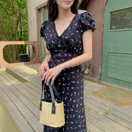 韩国ins气质2026年夏季新款复古V领蕾丝拼接碎花长款连衣裙女装