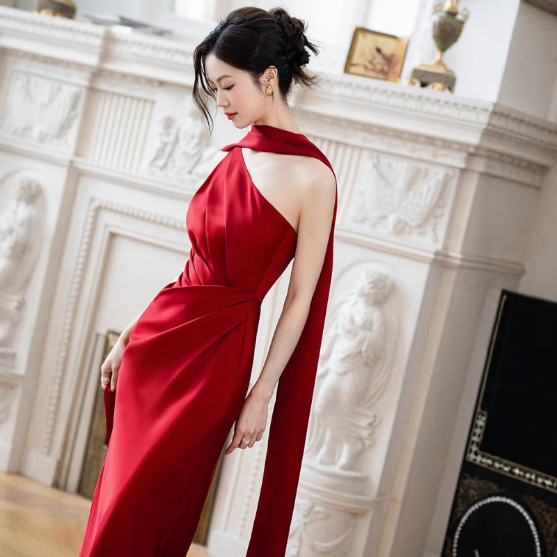 红色新品单肩订婚礼服裙新中式高级感新娘晨袍轻奢小众婚礼敬酒服|undefined