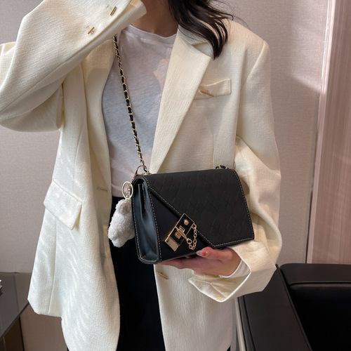 This year's popular small bags for women in autumn and winter  new fashion versatile crossbody bag texture retro chain small square bag