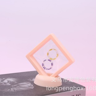 pe�Ҹ����錚����ռ{���bչʾ���Ʒ���b��͸����Ĥ��н�ָ��