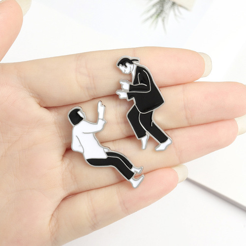 Creative Black and White Punk Cartoon Pin, Pulp Fiction Novel Character Costume Backpack Decoration Alloy Badge