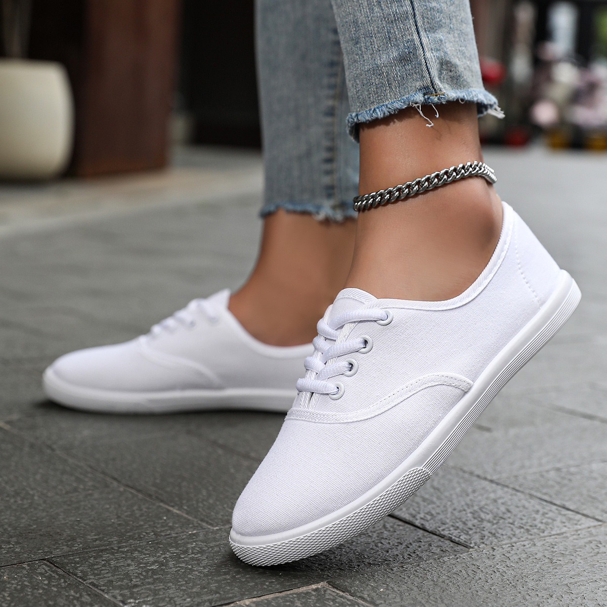 Customized sports shoes for male and female athletes, suitable for standing triple jump, running training, and college entrance examination students, in a white retro style