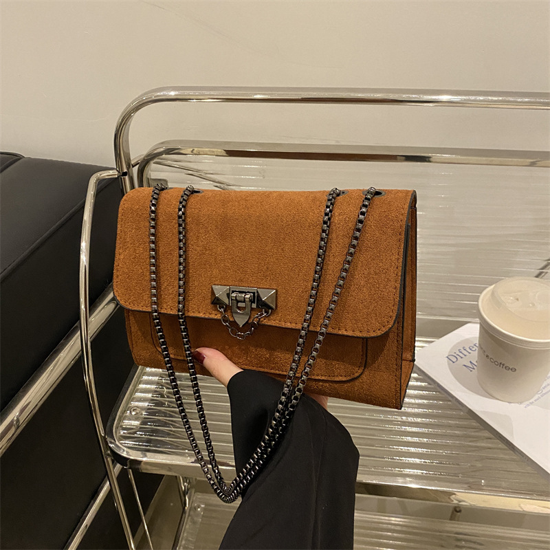 Moda simple coreana bolso pequeño para mujeres 2024 invierno nuevo mochila de hombro esmerilado personalidad popular bolso de brazo