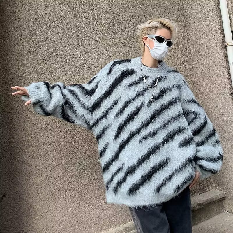 Niche Irregular Contrast Zebra Pattern Crewneck Sweater Men's and Women's Winter and Autumn Casual Loose Sweater Fashionable High-end Niche Irregular Contrast Zebra Pattern Crewneck Sweater Men's and Women's Winter and Autumn Casual Loose Sweater Fashionable High-end