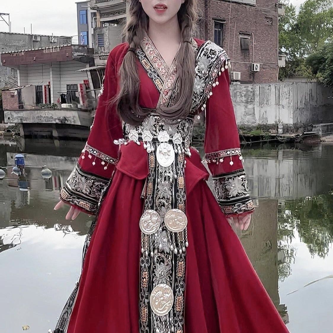 新款国风苗族服装土家族服饰少女舞台演出服汉服元素摄影旅拍套装