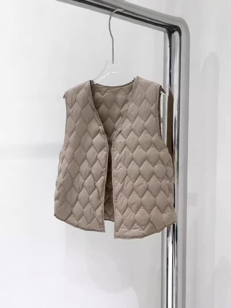 Otoño y invierno estilo chaleco de pluma de diamante caliente de mujer ligero revestimiento interior con chaleco de cuello en V delgado abrazadera de hombro
