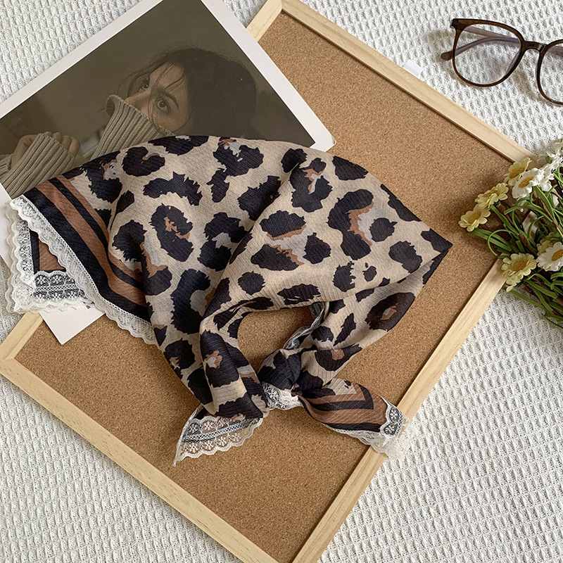 Bufanda de seda, bufanda cuadrada pequeña, sensación de alta calidad, nuevo pañuelo de encaje francés, diadema pastoral femenina de verano, cinta para el cabello atada