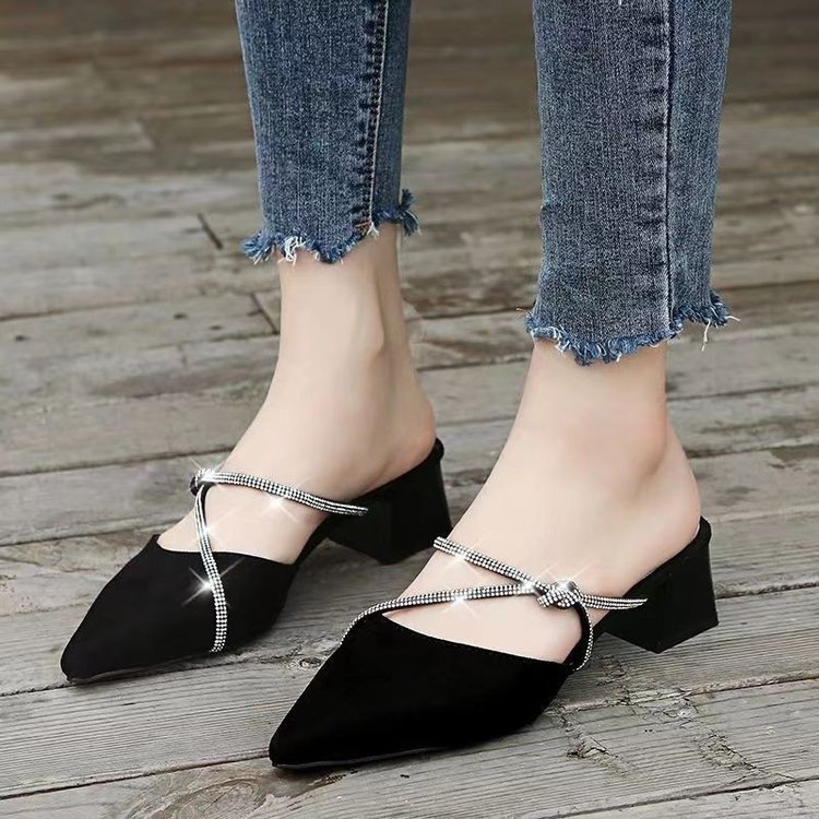 Tacones bajos con cabeza y media zapatillas para mujeres 2024 primavera y verano nueva moda diamante punta versátil con tacones gruesos para usar sandalias mueller