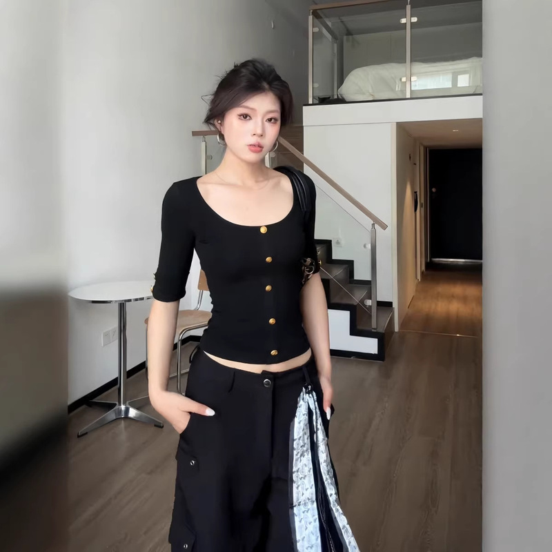 American-Style Spicy Girl Vibe Square-Neck Gold-Button Mid-Sleeve T-Shirt for Women, New Summer Model, Stretchy, Slim-Fit, Versatile Top American-Style Spicy Girl Vibe Square-Neck Gold-Button Mid-Sleeve T-Shirt for Women, New Summer Model, Stretchy, Slim-Fit, Versatile Top