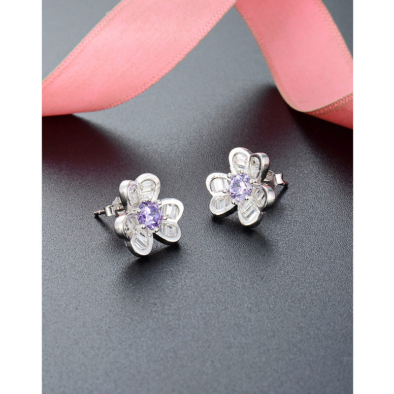 Pendientes de trébol incrustados en diamantes para mujeres 925 diseño de nicho de plata esterlina pendientes de flores de estilo japonés y coreano pendientes elegantes de alta calidad