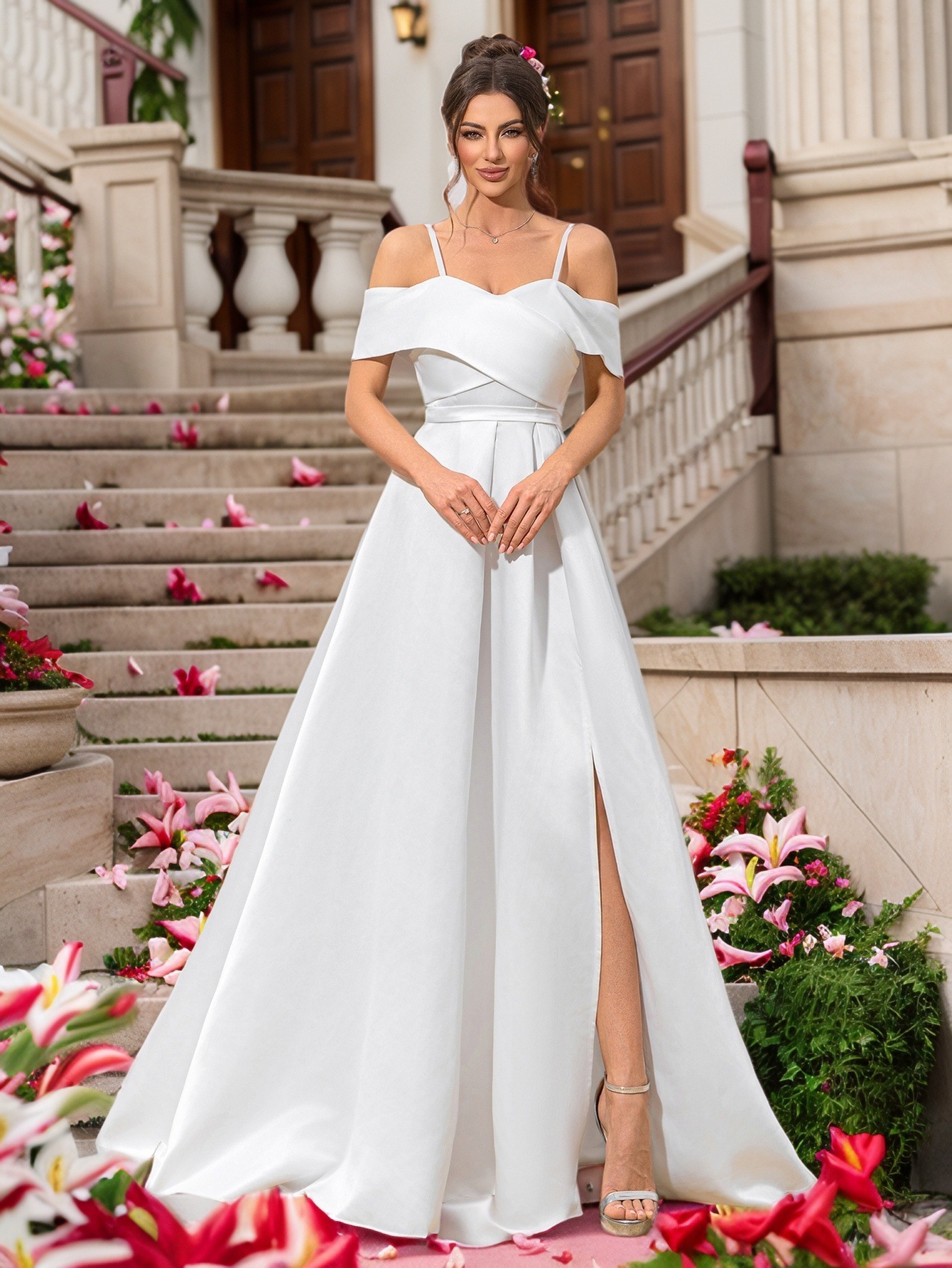 Nuevo estilo europeo y americano con aberturas transfronterizas, tirantes blancos sin tirantes, elegante vestido largo de boda