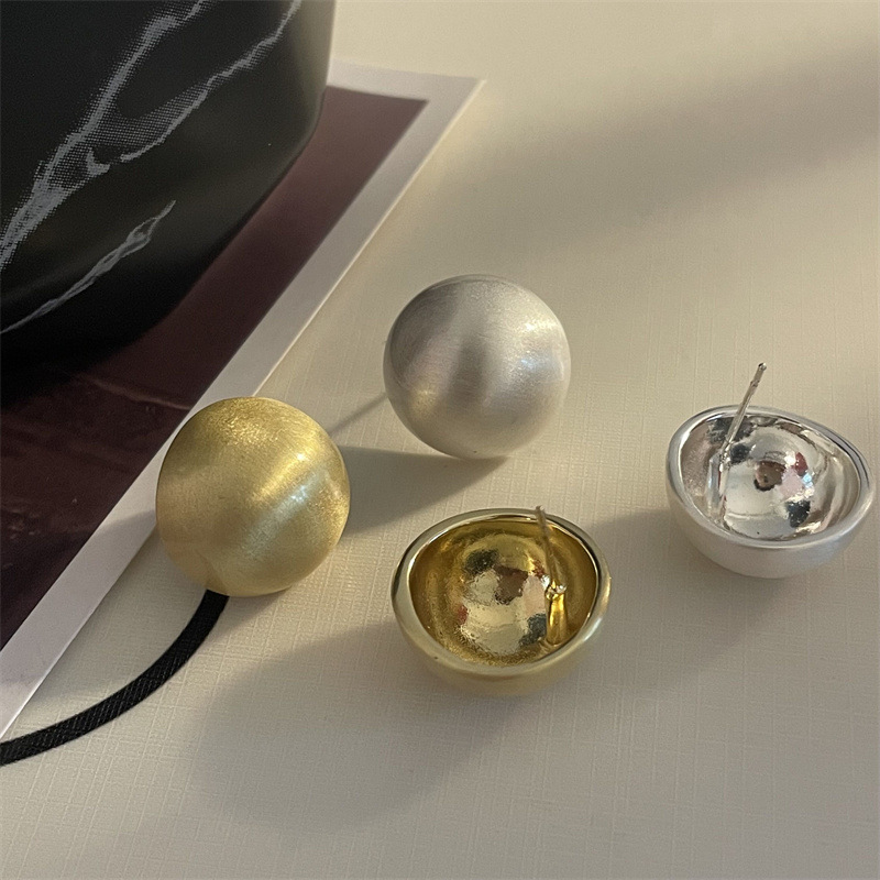 Elegant Round Copper Ear Studs 1 Pair