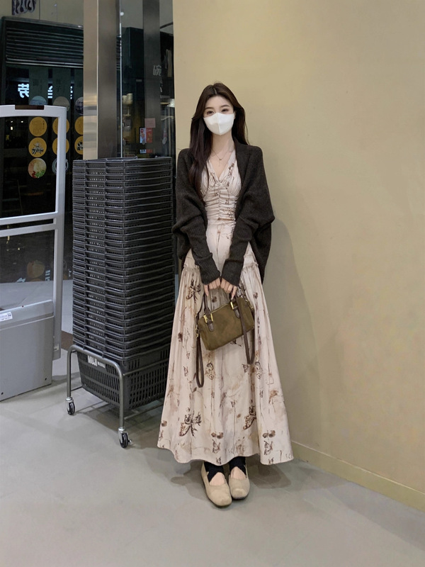 2025年秋季大码法式蝴蝶印花V领碎花连衣裙 +蝙蝠袖慵懒针织外套|undefined