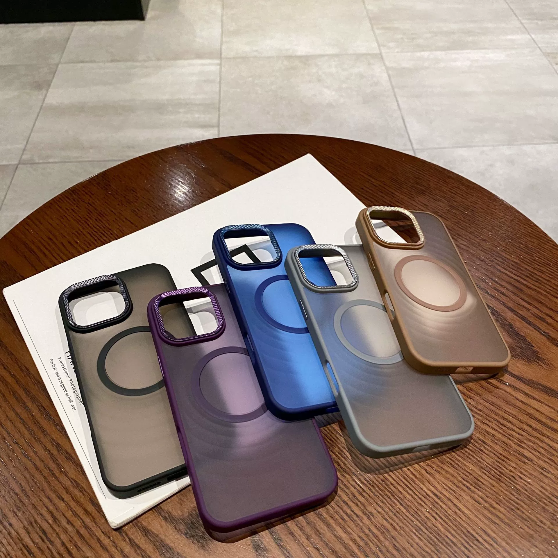 Apple, совместимый матовый волнообразный чехол для телефона, металлический iPhone 15, защита для объектива, чехол iPhone 16 Pro Max