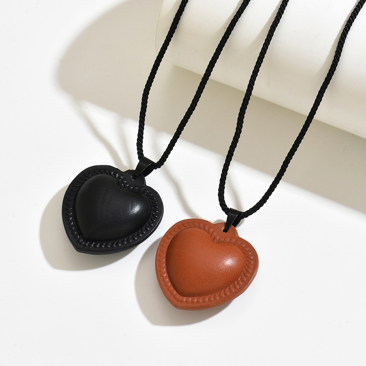 Cuero colgante gafas de sol magnéticas de absorción de auriculares clip largo collar mujer 2024 nuevo viaje al aire libre portátil de almacenamiento colgante