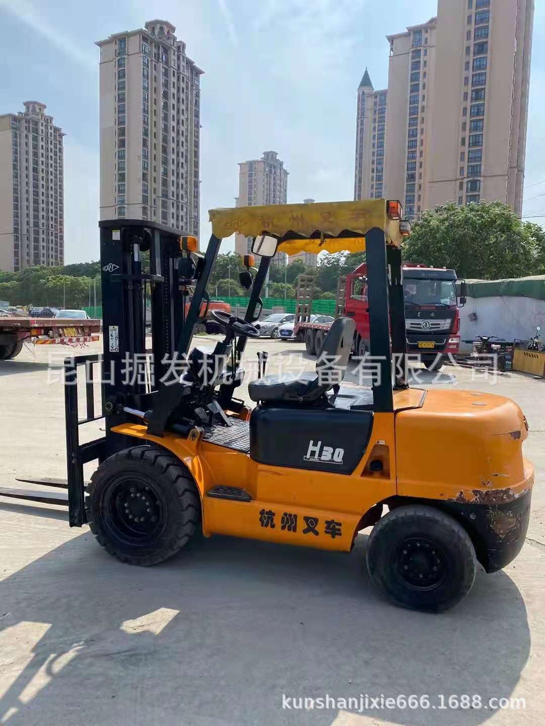 出售二手杭州3吨进箱内燃 柴油叉车