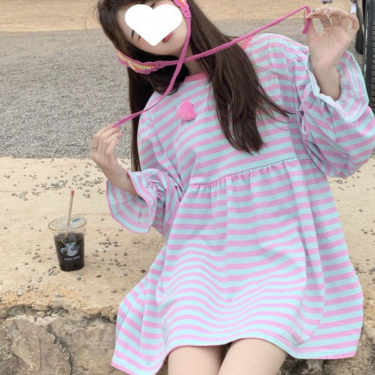 孕妇2024秋季孕妇新款甜美风撞色条纹莓宽松减龄长袖圆领连衣裙女