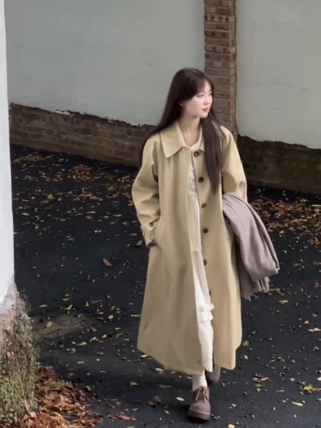 极简风少女韩系翻领风衣女秋冬新款卡其色廓形中长款气质大衣
