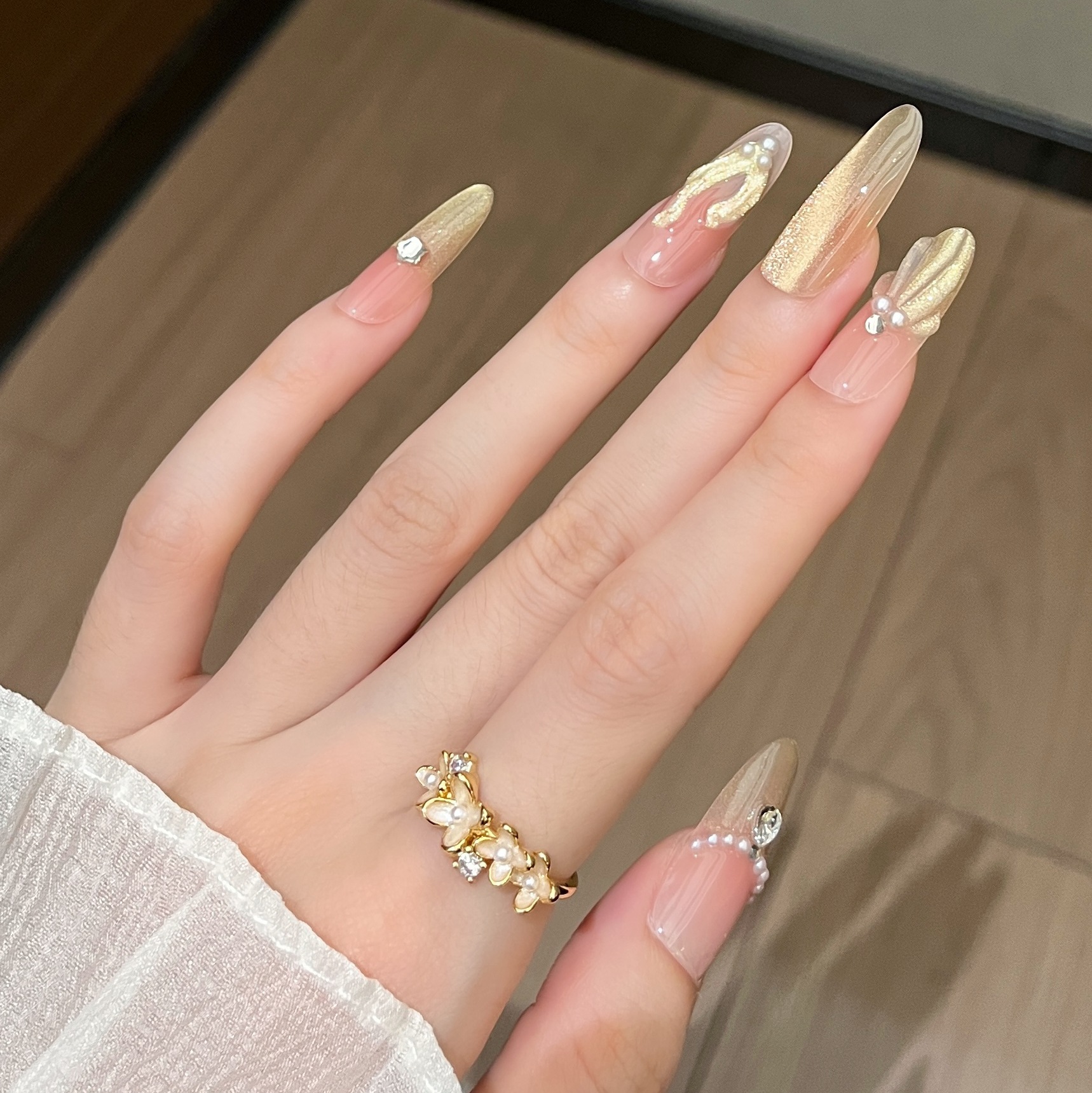 Manual puro otoño y invierno nuevo oro cola de pescado manicure desgaste pieza de uñas productos terminados desmontables fabricantes al por mayor elípticos