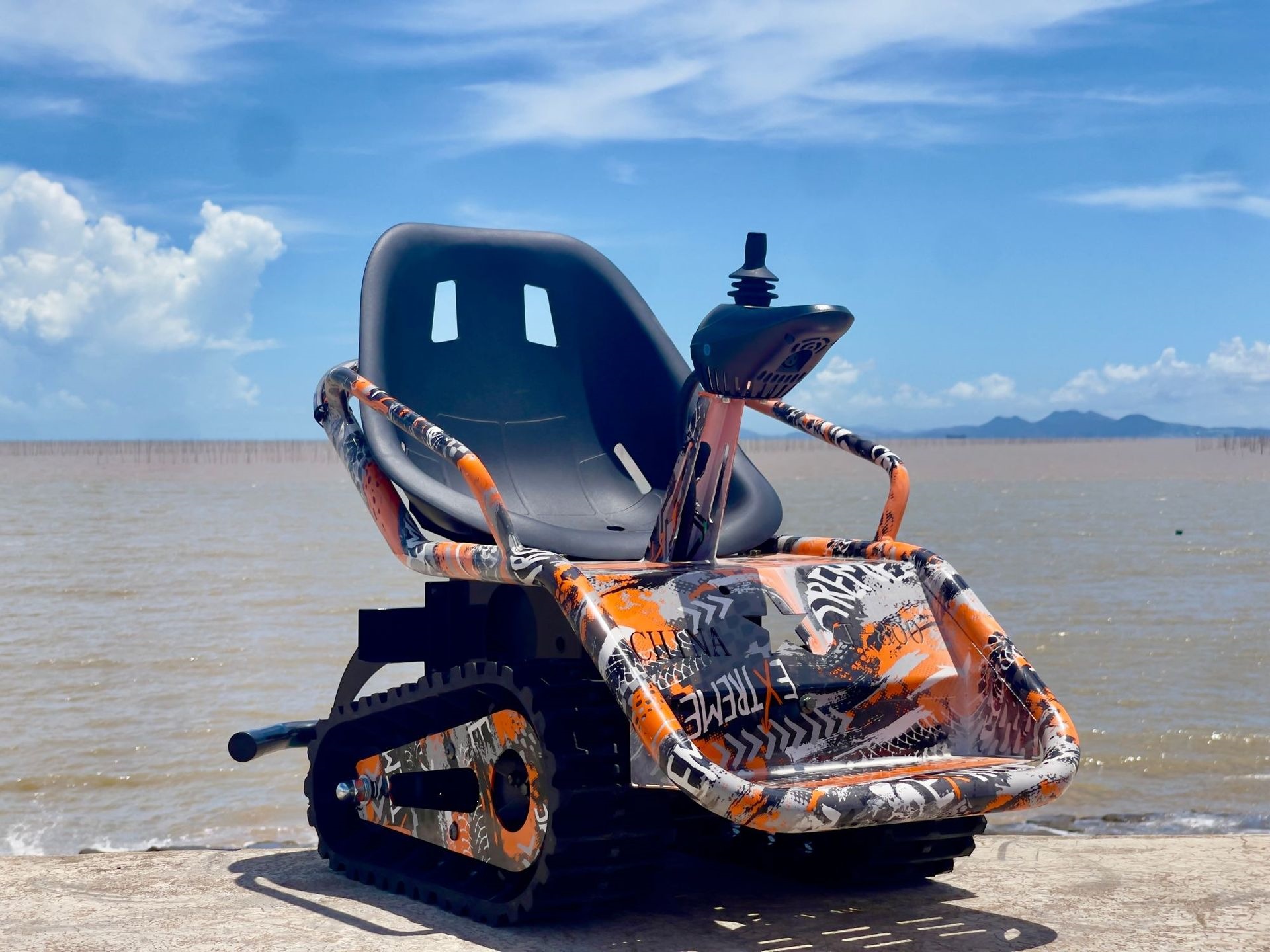 Children's Electric Tracked Beach Vehicle, All-Terrain Tracked Go-Kart, Upgraded Anti-Tip Tracked Tank Vehicle