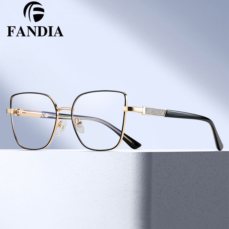 81528 Montura de gafas delgada y liviana personalizada Montura de gafas de metal Gafas anti-azul Montura de gafas de estiramiento facial Libro rojo pequeño Venta caliente