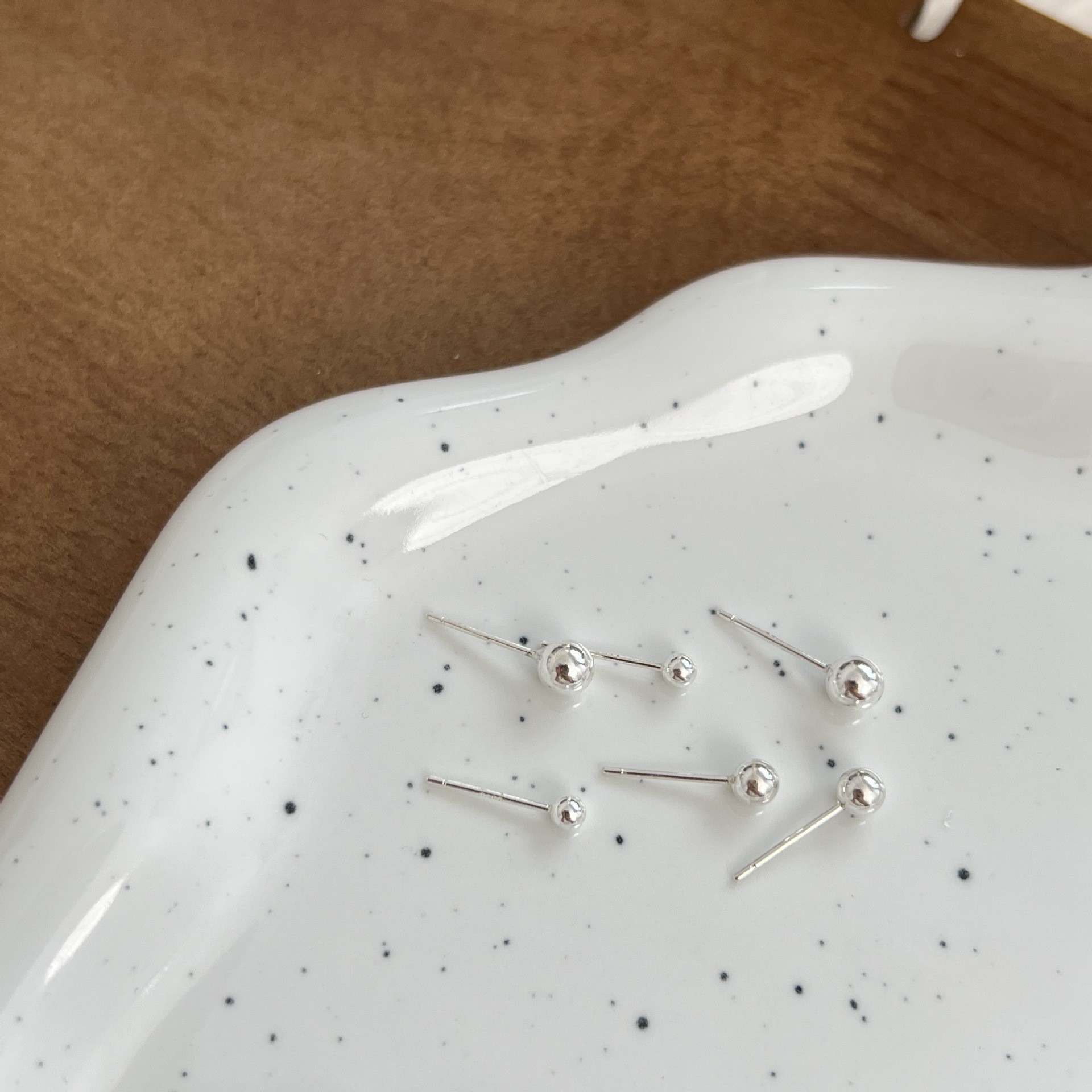 24-hour Sleep Earrings – These Hypoallergenic Sleep Studs Stay Gentle Day And Night. Smooth Titanium Flat Backs Mean No Pressure, Perfect For Healing_voghion.com