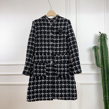 2025新款小香风黑紫格粗花呢立领单排扣立体花中长款收腰羽绒大衣