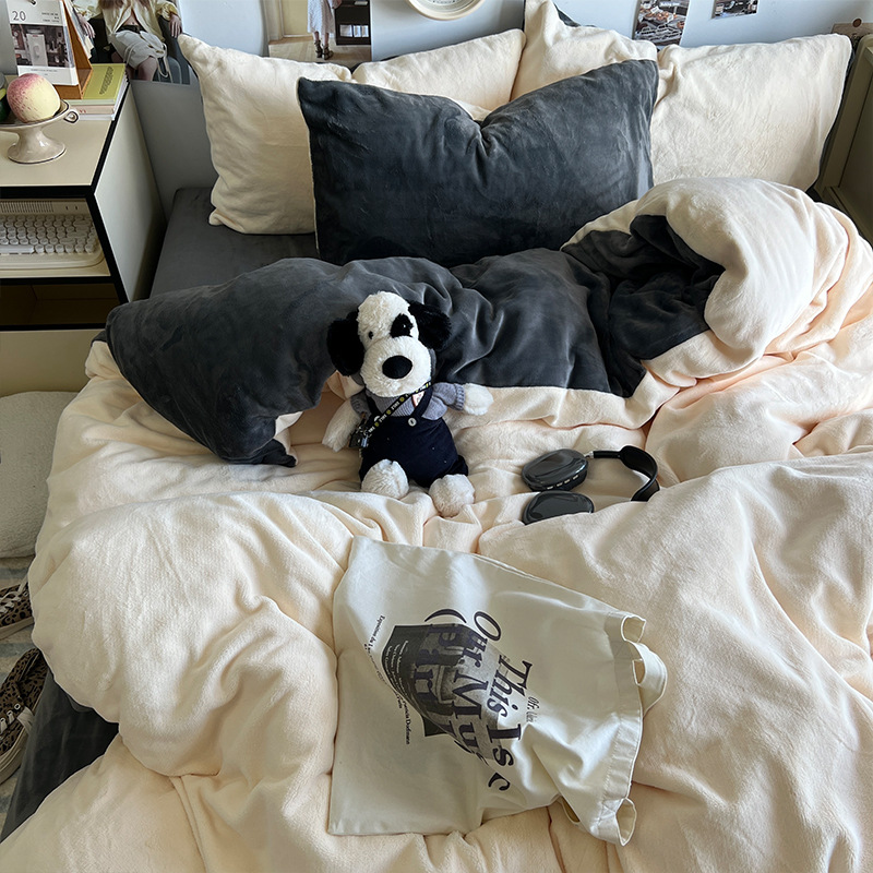 Cama de terciopelo de leche doble de color sólido de invierno juego de cuatro piezas engrosado más funda de edredón de terciopelo juego de tres piezas sábanas de dormitorio