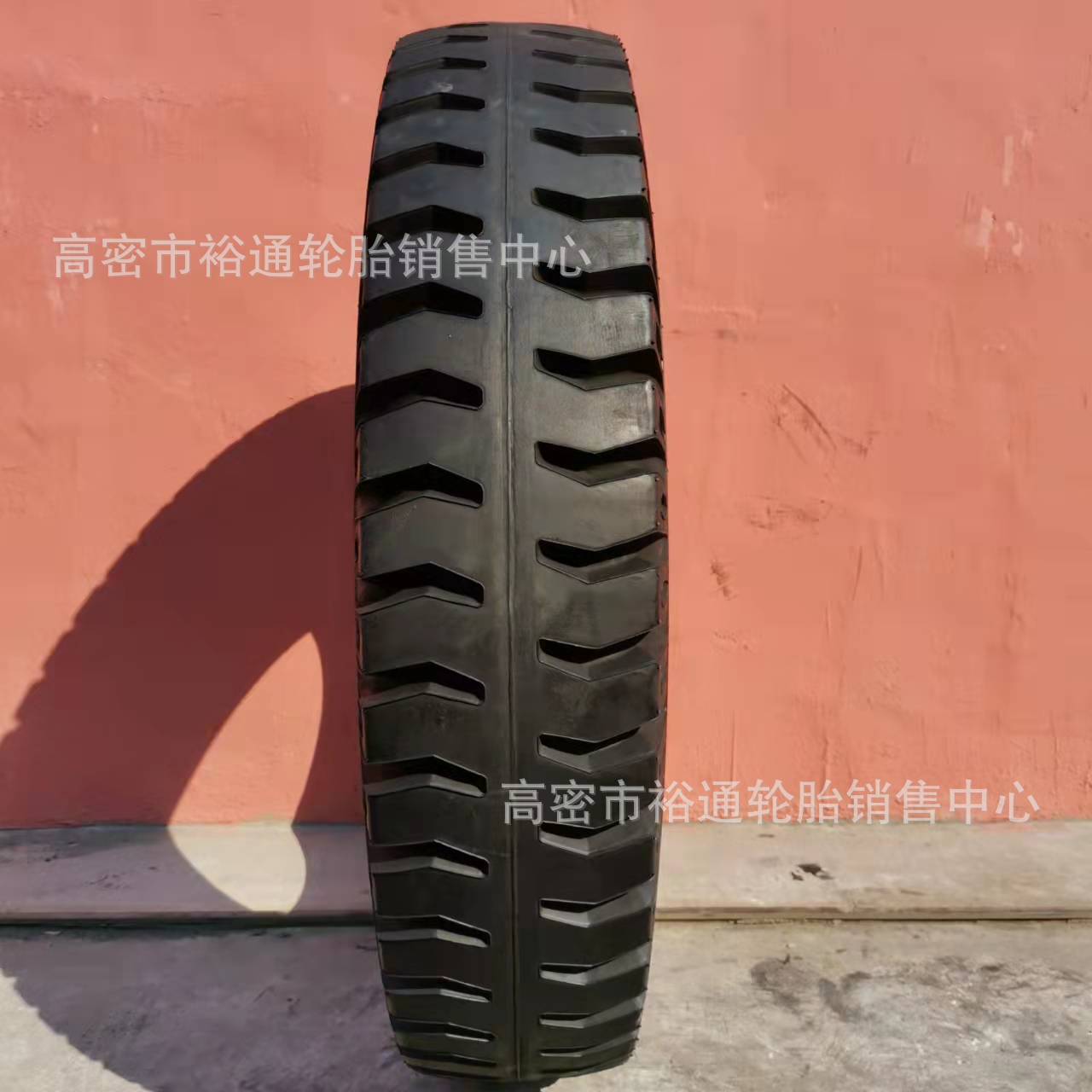 三角高速跑路轮胎11.00-20 12.00-20 卡货车胎9.00-10.00-20 羊角