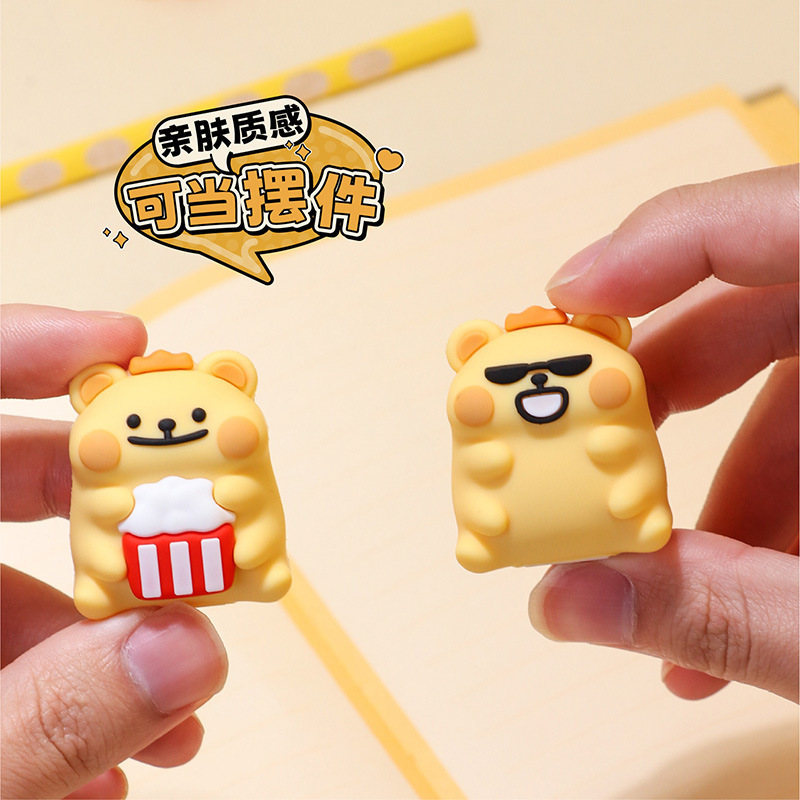 KUKI Kuki pequeño oso cuchillo de lápiz caja ciega afilador de lápiz auténtico lindo creativo muñeca especial para estudiantes de primaria