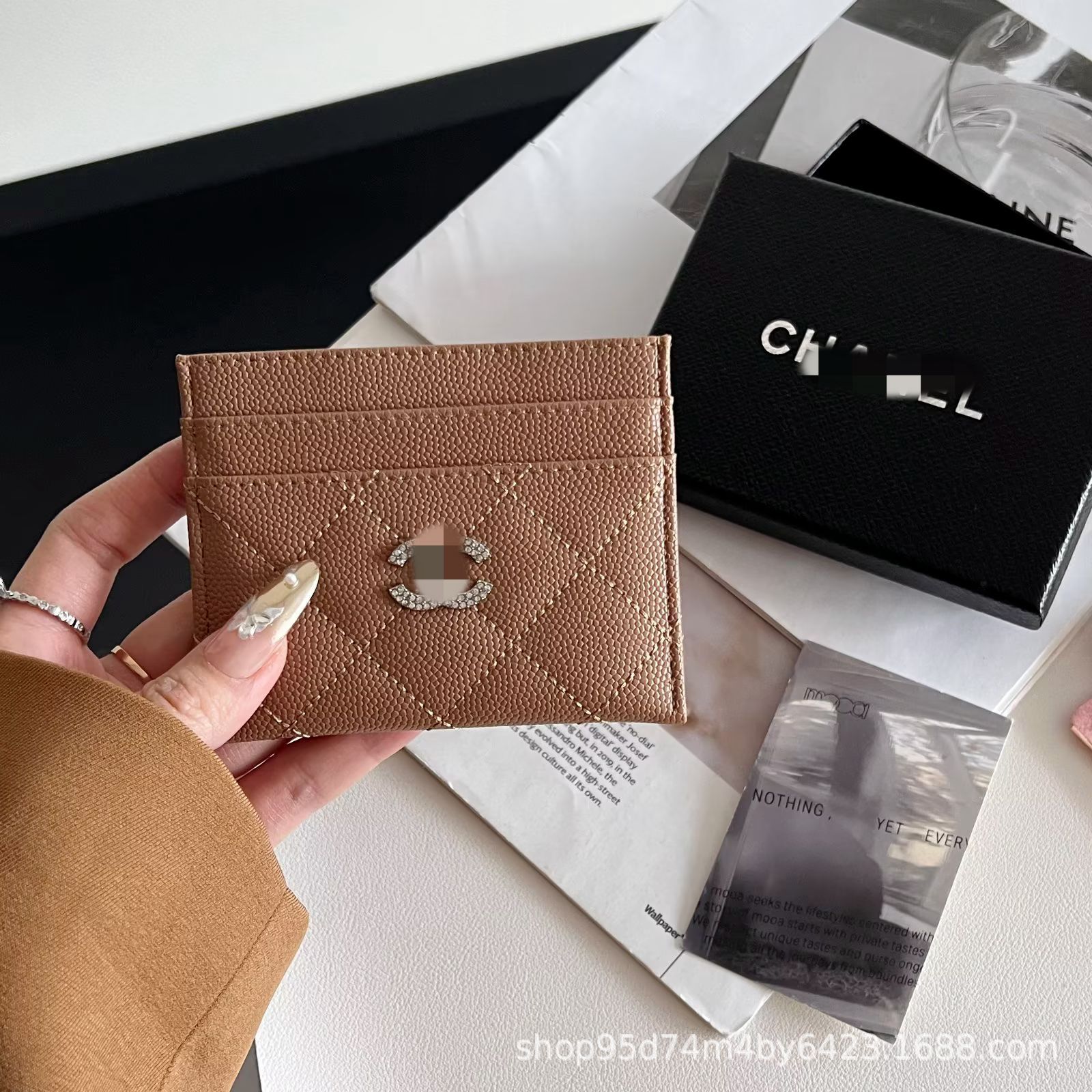 トレンディなブランドの高級カーラインカードホルダー、運転免許証、高級レザー、マルチデジタルトレンディなブランドヤングツリーフレグランススタイルダイヤモンドラベル