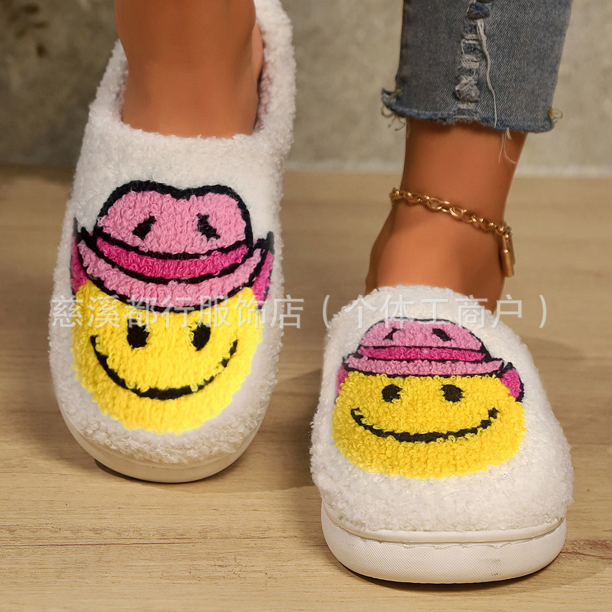 Zapatillas de algodón damas otoño y invierno interior bordado dibujos animados antideslizante piso de peluche pisar zapatillas de algodón