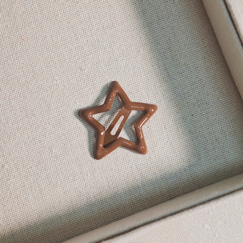 Approximately 3cm star hair clip - brown