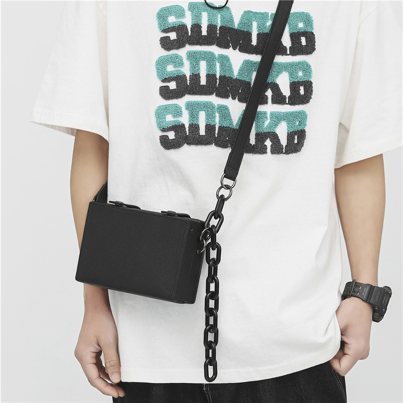 厂家批发男士单肩包新款链条PU皮单肩包男学生日常纯色单肩包