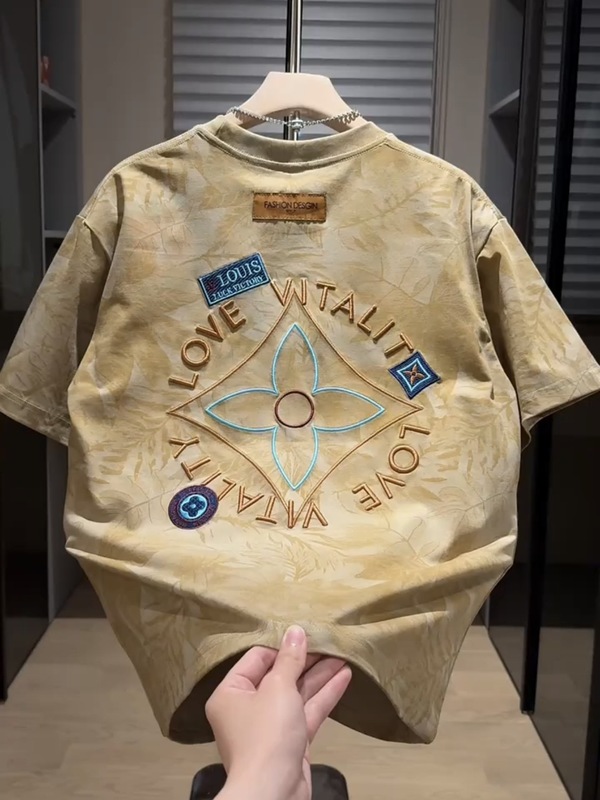 トレンディなブランド半袖メンズ 2025 夏の新しいスタイル老眼刺繍 T シャツトレンディな多用途ラウンドネック半袖ライト高級トップ|undefined