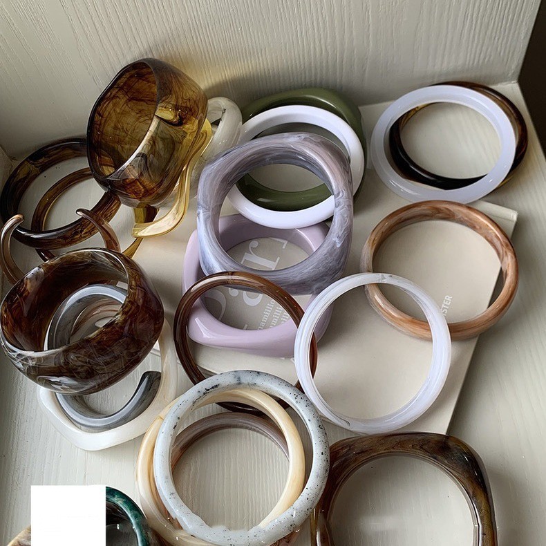 1 Piece Quantity Retro Classic Style Solid Color Acrylic Bangles Wholesale