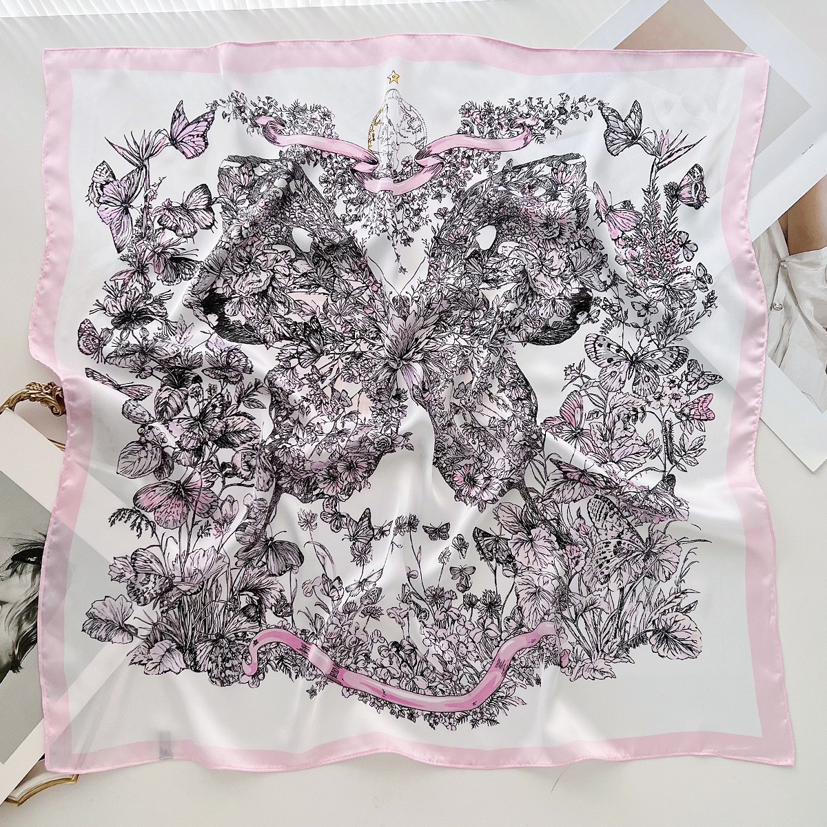 F1-H10A6B051-3 # 핑크 나비