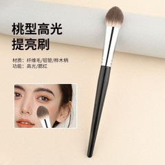 滄州甄選M193頬紅ブラシは部分的にハイライトした桃のハート型の粉を均一にブラシします。