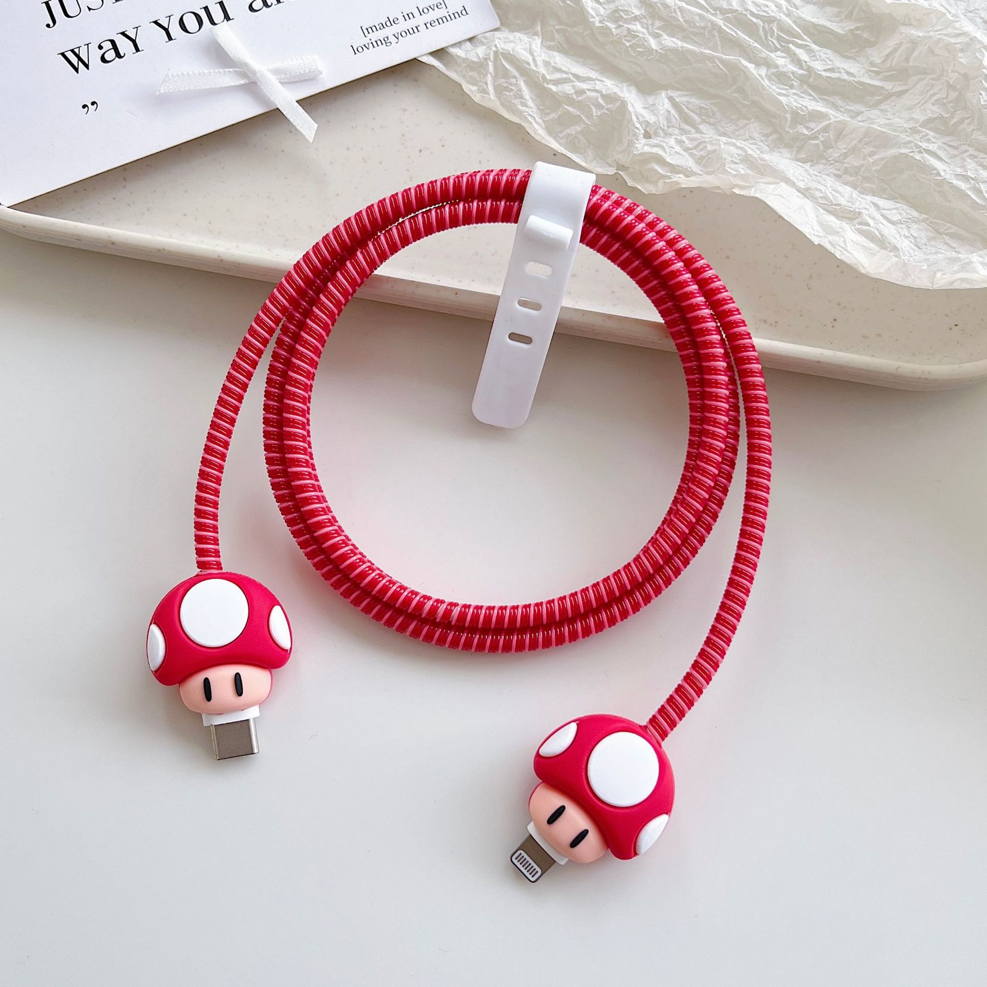 Amazon cartoon cable de datos cubierta adecuada para Apple Android cable de datos de carga rápida cuatro piezas en stock al por mayor