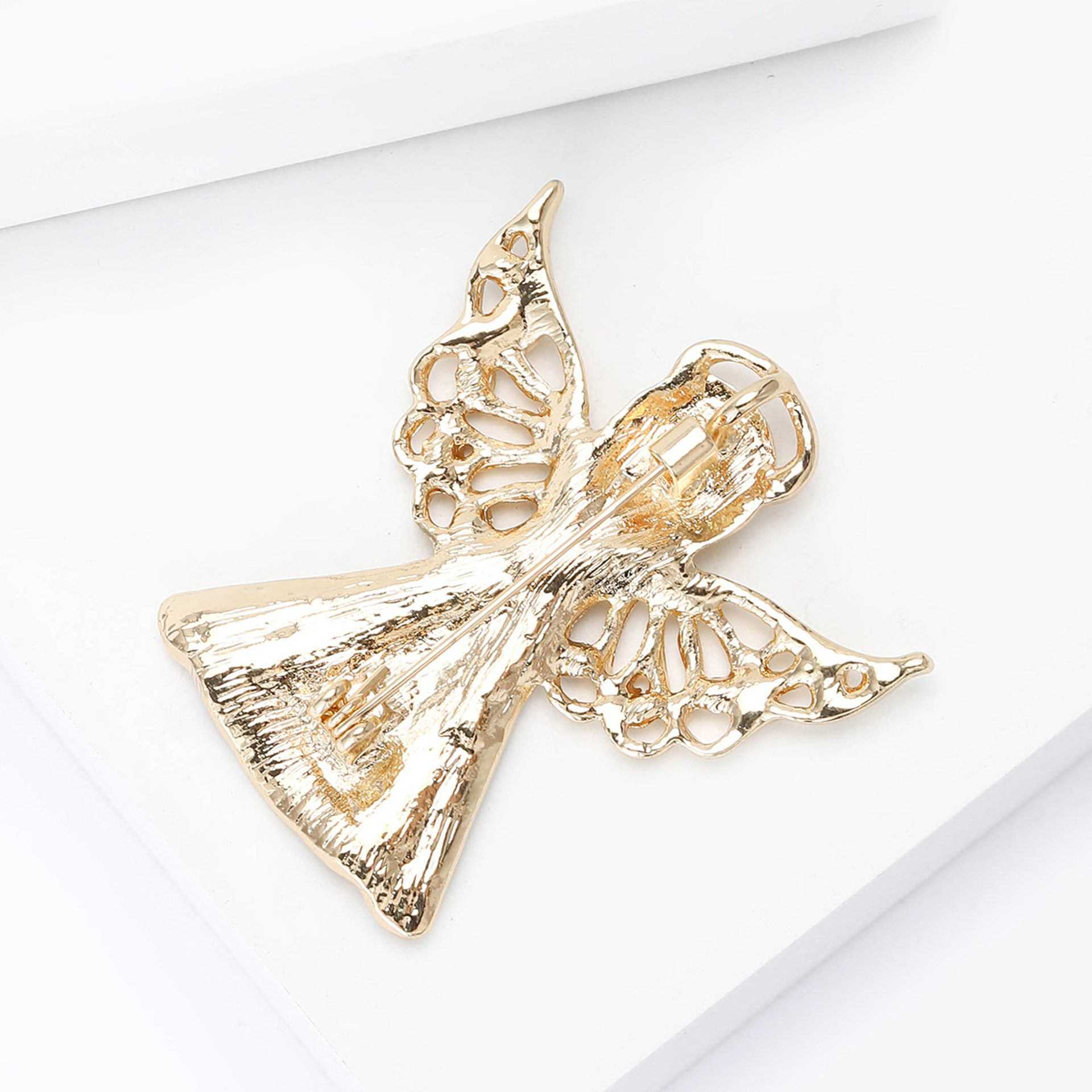 European and American Simple Alloy Enamel Angel Brooch Creative Personalized Clothing Pin Accessories Manufacturer Wholesale