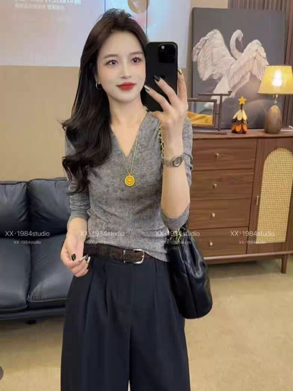 韩版设计感时尚简约V领长袖T恤女2025秋冬巨好看修身显瘦打底上衣|undefined