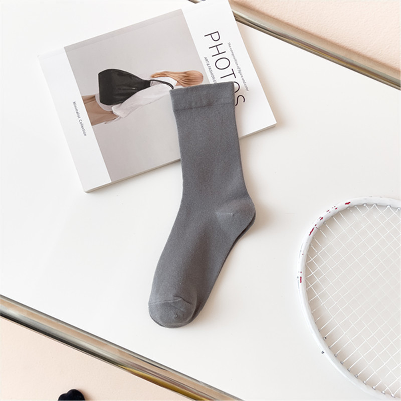 Calcetines de color sólido calcetines de confinamiento de boca suelta de algodón calcetines de pila de media pantorrilla para mujeres al por mayor calcetines de algodón largos transpirables de estilo japonés